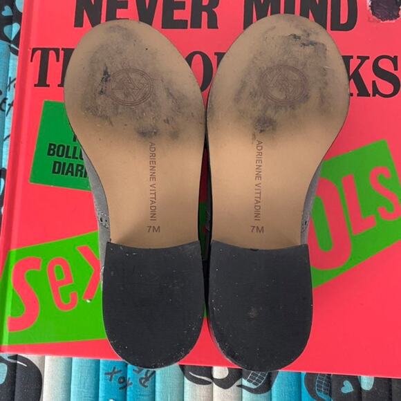 Adrienne Vittadini Neutral Gray Wingtip Brogue Oxford Slip On Loafers Sz 7 - Picture 14 of 14